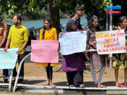 நாங்கள் தொடர்ந்து வீதியில் கிடந்து போராடியும்  ம ட்டக்களப்பு  எந்த அரசியல்வாதியும்  தீர்வினை பெற்றுதரவில்லை -  மட்டக்களப்பு மாவட்ட வேலையற்ற பட்டதாரிகள் தெரிவிப்பு...! 